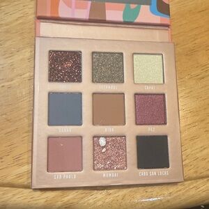 Bossy Black and Gold Eyeshadow Palette